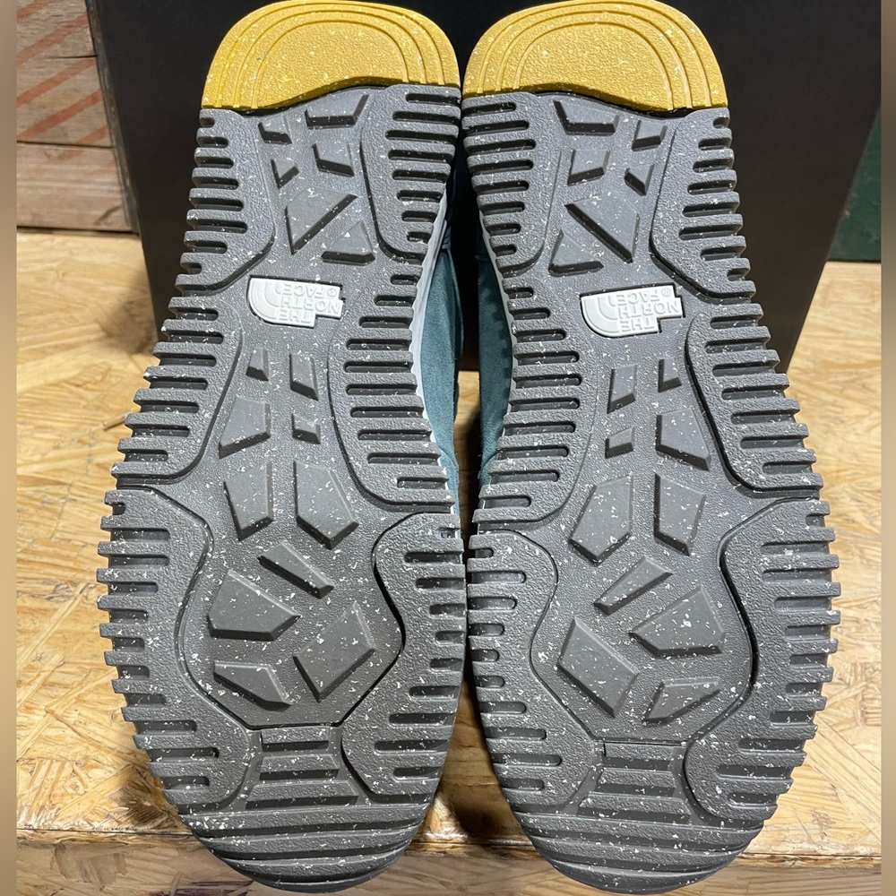Brand new unworn in box The North Face water proof Berkeley boot. Only size 13 - Picture 6 of 6